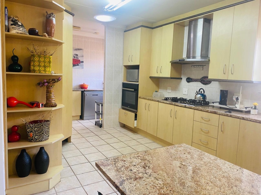4 Bedroom Property for Sale in Summerstrand Eastern Cape
